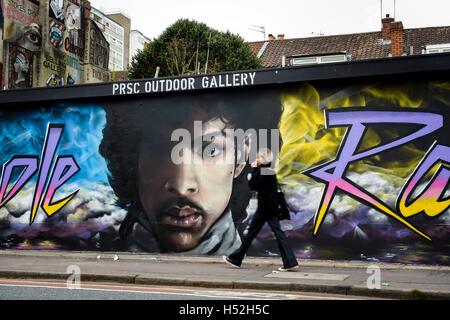 Ein Graffiti-Wandbild des Prinzen in Stokes Croft, Bristol, das Wandbild Künstler Paintsmiths of Bristol entworfen wurde. Stockfoto