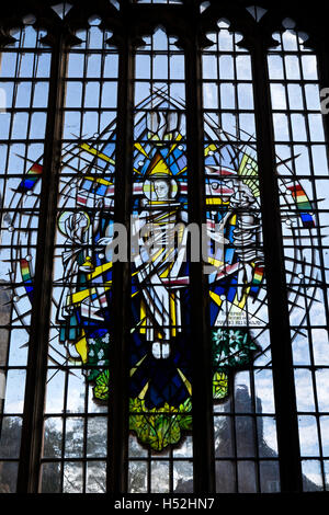 Großbritannien, England, Cheshire, Bunbury, St Boniface Kirche, 2006 Canon Maurice Ridgway Denkmal Fenster, ehemaliger Pfarrer Stockfoto