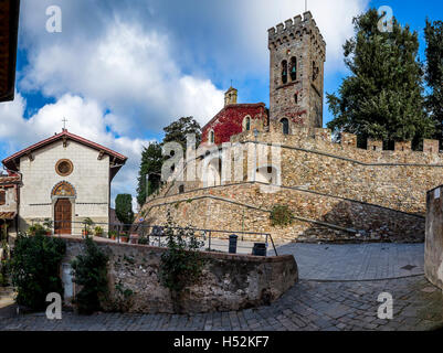 Castagneto Carducci ist eine der beliebtesten Städte an der etruskischen Küste, Livorno, Italien, der Gherardesca Burg historische form Stockfoto