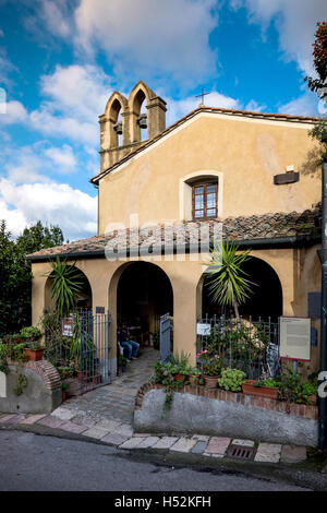 Castagneto Carducci ist einer der beliebtesten Städte an der etruskischen Küste, Livorno, Italien, Kirche der Madonna del Carmine Nein Stockfoto