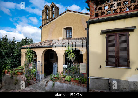 Castagneto Carducci ist einer der beliebtesten Städte an der etruskischen Küste, Livorno, Italien, Kirche der Madonna del Carmine Nein Stockfoto