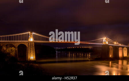 Menai Brücke aus England nach Bangor Anglesey Gwynedd Wales nach Holyhead für die Fähre nach Dublin Irland bekommen. Stockfoto