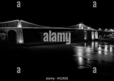 Menai Brücke aus England nach Bangor Anglesey Gwynedd Wales nach Holyhead für die Fähre nach Dublin Irland bekommen. Stockfoto