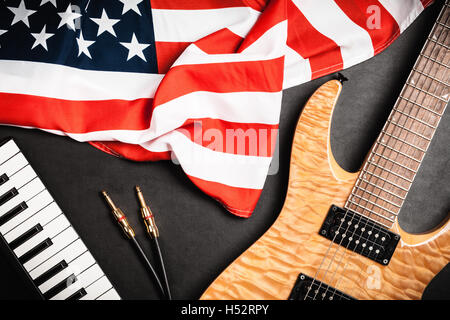 E-Gitarre auf grauem Hintergrund Stockfoto