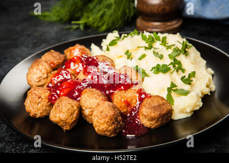 Frikadellen und Kartoffelpüree Stockfoto