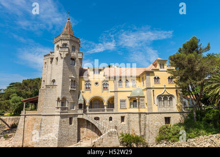 Cascais, Portugal - 22. April 2014: Schöne Gebäude des Museu Condes de Castro Guimarães in Cascais, Portugal Stockfoto