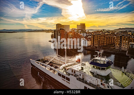 Panorama Blick auf die Stadt von der Brücke in Stavanger, Norwegen. Stockfoto