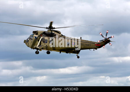 Ein Royal Navy Westland Sea King Mk4 ZE425 am RNAS Yeovilton International Air Tag 4. Juli 2008. Stockfoto