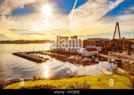 Stavanger-Panorama von der Brücke im Hintergrund, Norwegen. Stockfoto