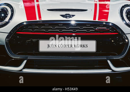 Paris, Frankreich - September 29, 2016:2017 MINI Clubman JCW präsentiert auf der Paris Motor Show in der Porte de Versailles Stockfoto