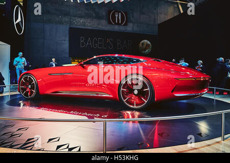 Paris, Frankreich - September 29, 2016: 2016 Mercedes-Maybach 6 Konzept präsentiert auf der Paris Motor Show in der Porte de Versailles Stockfoto