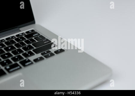 Closeup geschossen mit Fokus auf die return-Taste. schwarzen Tasten der Laptop Tastatur Nahaufnahme. Stockfoto