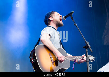 Toby Leaman von The Dr. Dog Band führt auf der Okeechobee Music and Arts Festival in Okeechobee Florida am 5. März 2016 Stockfoto