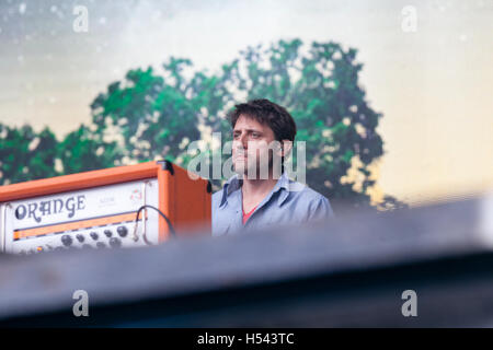 Dimitri Manos von The Dr. Dog Band führt auf der Okeechobee Music and Arts Festival in Okeechobee Florida am 5. März 2016 Stockfoto