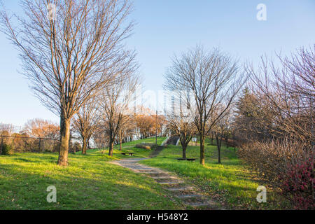 Yuhi keine Oka im Sakuragaoka Park, Tama City, Tokyo, Japan Stockfoto