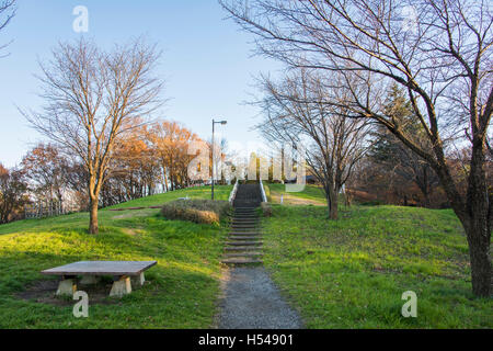 Yuhi keine Oka im Sakuragaoka Park, Tama City, Tokyo, Japan Stockfoto