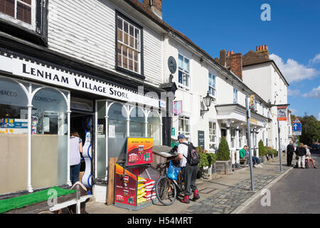 Lenham Dorfladen, High Street, Lenham, Kent, England, Vereinigtes Königreich Stockfoto