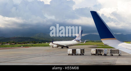 Panama-Stadt, Panama - 15.Juni: Copa Airlines Flugzeug Vorbereitung nehmen ab. 15. Juni 2016, Panama City, Panama. Stockfoto