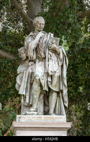 Denkmal für Archäologen Johann Joachim Winckelmann von Ludwig Wichmann, 1859, Stendal, Sachsen-Anhalt, Deutschland Stockfoto