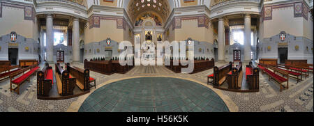 Altar der Kirche Karl-Borromaeus-Kirche auf dem Zentralfriedhof Zentralfriedhof in Wien, Österreich, Europa Stockfoto