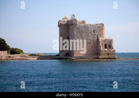 Wehrturm, Zisterzienser-Kloster auf der Insel Saint-Honorat, Île Saint-Honorat, Lerins, Côte d ' Azur, Frankreich Stockfoto