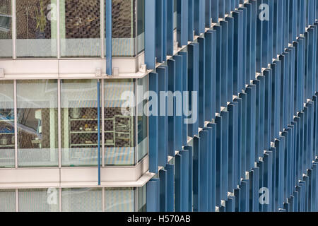 London, UK - Juli 2016: Äußere der Blue Fin Gebäude neben der Tate Modern Neubau Stockfoto