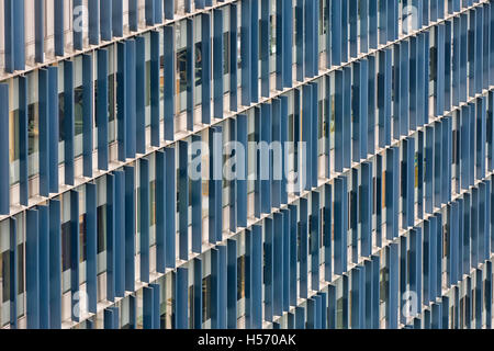 London, UK - Juli 2016: Äußere der Blue Fin Gebäude neben der Tate Modern Neubau Stockfoto