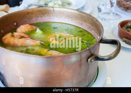 Arroz de Tamboril oder suppenartige Meeresfrüchte Reis, portugiesischen Rezept Stockfoto