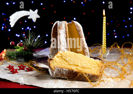 Pandoro Kuchen und Champagner Weihnachtsstimmung für party Stockfoto