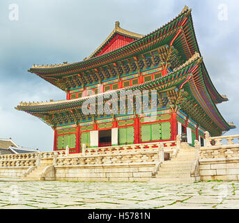 Geunjeongjeon, der wichtigsten Thronsaal. Gyeongbokgung Palace. Seoul. Südkorea. Stockfoto