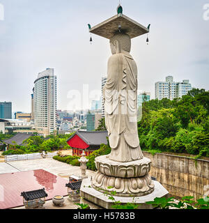 Buddha-Statue im Tempel Bongeunsa. Seoul. Südkorea. Stockfoto