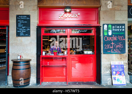 Zaharra Bar Café Weinbar am Plaza Nueva oder Plaza Barria in baskischer Sprache, Bilbao, Spanien Stockfoto