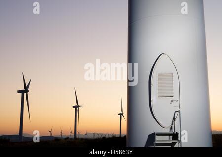 Eingang zu einer Windmühle für elektrische Produktion renowable Stockfoto