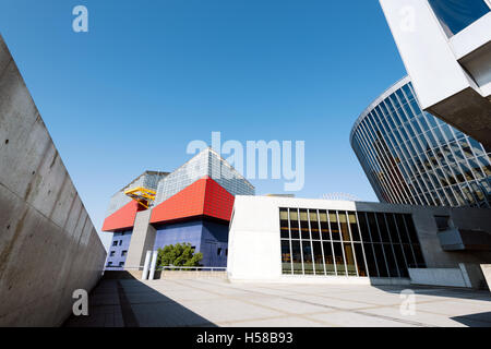 Osaka, Japan - 30. November 2015: Osaka Aquarium Kaiyukan befindet sich im Bezirk Minato in Osaka, Japan, an der Bucht von Osaka. Stockfoto