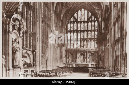 Vintage Foto Postkarte ca. 1940 s zeigt die Dame Kapelle der Kathedrale von Gloucester formal die Kathedrale des Hl. Petrus und der Heiligen und unteilbaren Dreifaltigkeit, in Gloucester, England, in 678 oder 679 entstand Stockfoto