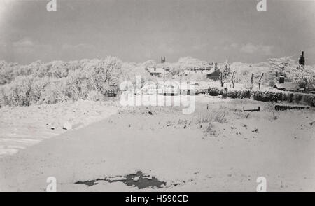 Winterszene starker Schneefall am 12. Dezember 1950 in Long Lane Aughton Lancashire Stockfoto