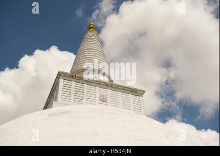 Mirisavetiya Dagoba errichtet durch König Dutugamunu, Anuradhapura, Sri Lanka Stockfoto