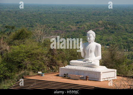 Der große sitzende Buddha in Mihintale, Anuradhapura, Sri Lanka Stockfoto