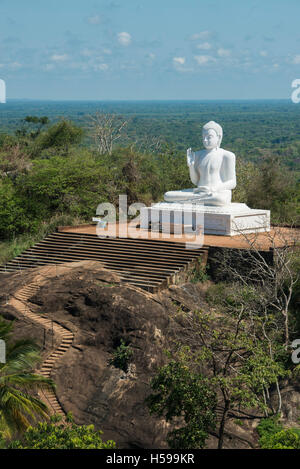 Der große sitzende Buddha in Mihintale, Anuradhapura, Sri Lanka Stockfoto