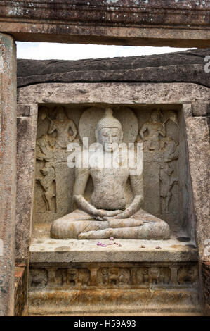 Samadhi Buddha-Statue im Thanthirimale Raja Maha Vihara alten buddhistischen Tempel, Bezirk Anuradhapura, Sri Lanka Stockfoto