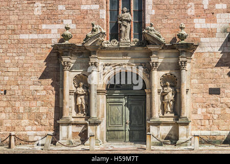 Portal der St. Peter Kirche. Die Kirche wurde erstmals erwähnt im Jahr 1209, Riga, Lettland, Baltikum, Europa Stockfoto