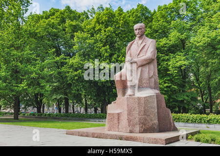 Das Denkmal Janis Rainis (1865-1929) befindet sich in der Vermanes Garten in Riga, Lettland, Baltikum, Europa Stockfoto