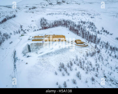 Thjodveldisbaerinn rekonstruiert traditionelle Wikingerzeit Bauernhaus im Thjorsardalur-Tal, Island. Drohne-Fotografie Stockfoto