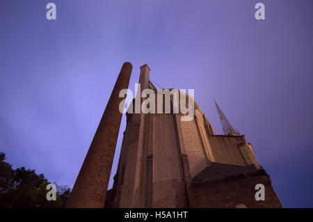 Pfarrkirche des Heiligen Peter und Paul, eine verlassene Kirche in Pittsburgh East Liberty Nachbarschaft, in der Nacht Stockfoto