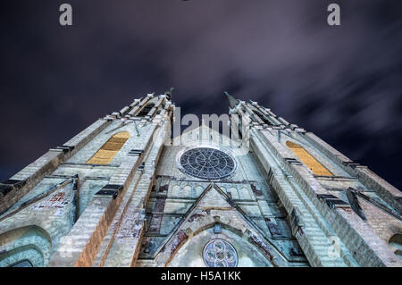 Pfarrkirche des Heiligen Peter und Paul, eine verlassene Kirche in Pittsburgh East Liberty Nachbarschaft, in der Nacht Stockfoto