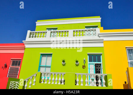 Stadtteil Bo-Kaap Kap - traditionell eine multikulturelle, bekannt für seine bunten Häuser und kopfsteingepflasterten Straßen, Kapstadt, Südafrika Stockfoto