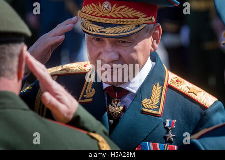 Porträt der russische Verteidigungsminister Armeegeneral Sergei Shoigu bei der Militärparade auf dem Roten Platz in Moskau, Russland Stockfoto