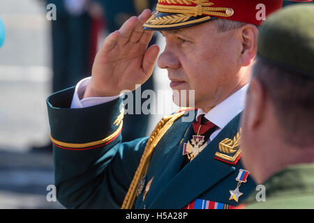 Porträt der russische Verteidigungsminister Armeegeneral Sergei Shoigu bei der Militärparade auf dem Roten Platz in Moskau, Russland Stockfoto