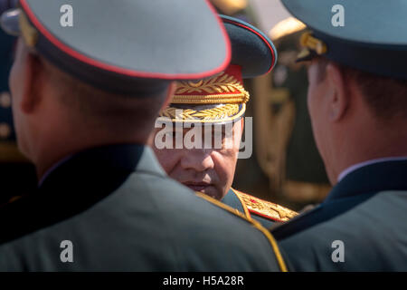 Porträt der russische Verteidigungsminister Armeegeneral Sergei Shoigu bei der Militärparade auf dem Roten Platz in Moskau, Russland Stockfoto