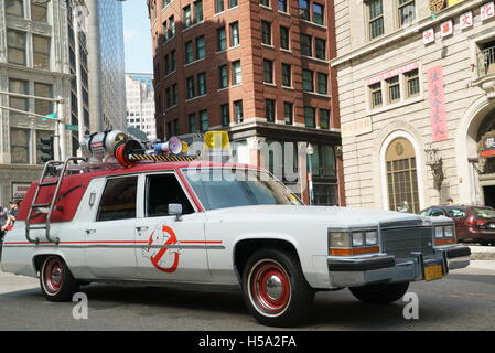 Datum der Freigabe: 15. Juli 2016 Titel: Ghostbusters STUDIO: Columbia Bilder Direktor: Paul Feig PLOT: nach einem Geist Invasion von Manhattan, paranormale Enthusiasten Erin Gilbert und Abby Yates, nukleare Ingenieur Jillian Holtzmann und u-Bahn Arbeiter Patty Tolan Band zusammen, um das jenseitige stoppen Darsteller Bedrohung: Leslie Jones, Kate McKinnon, Kristen Wiig, Melissa McCarthy, Chris Hemsworth (Credit Bild: C Columbia Pictures/Entertainment-Bilder / Stockfoto